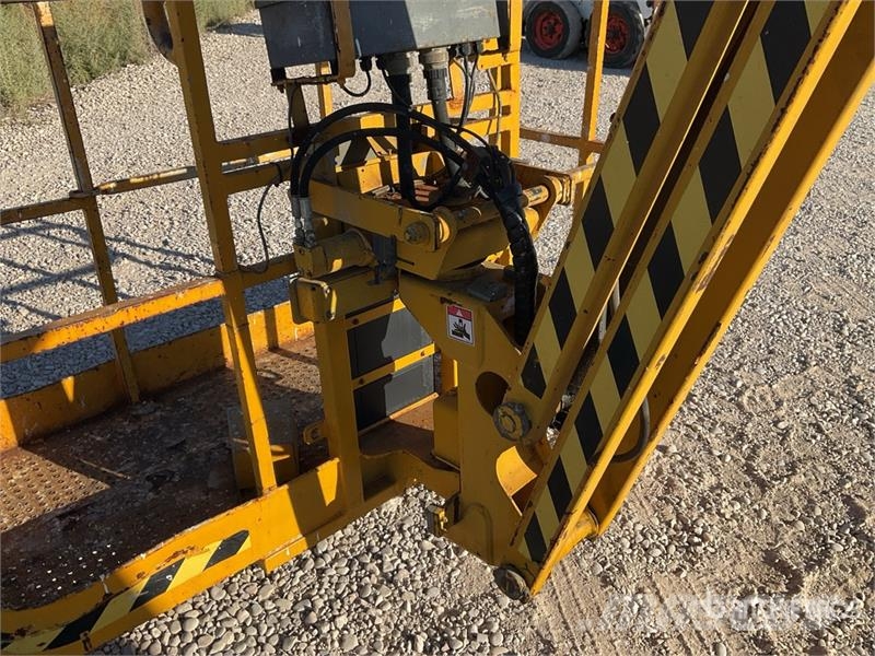 Haulotte HA16PXNT 4WD Diesel Articulating Boom Lift ブームリフト 屈伸型