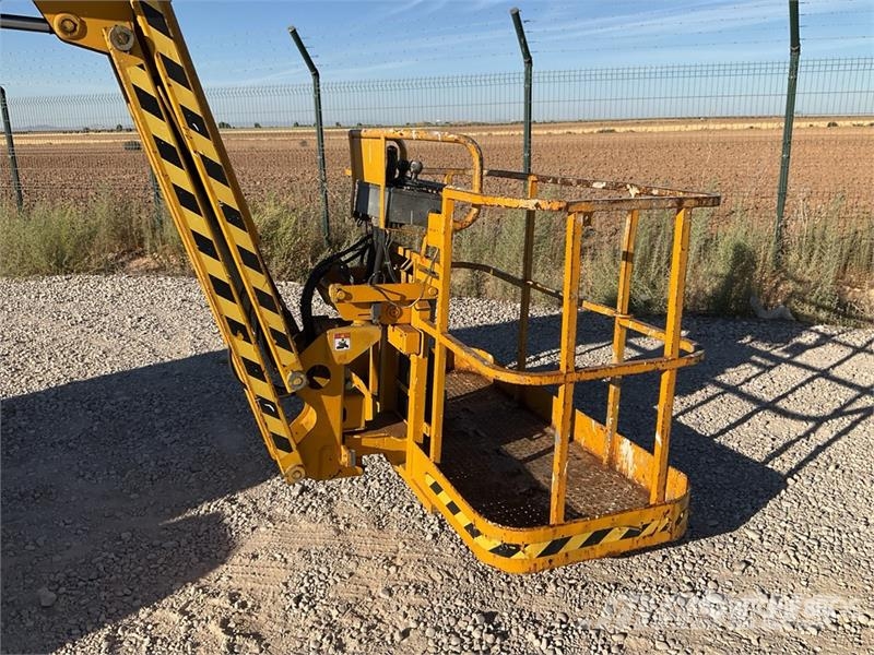 Haulotte HA16PXNT 4WD Diesel Articulating Boom Lift ブームリフト 屈伸型