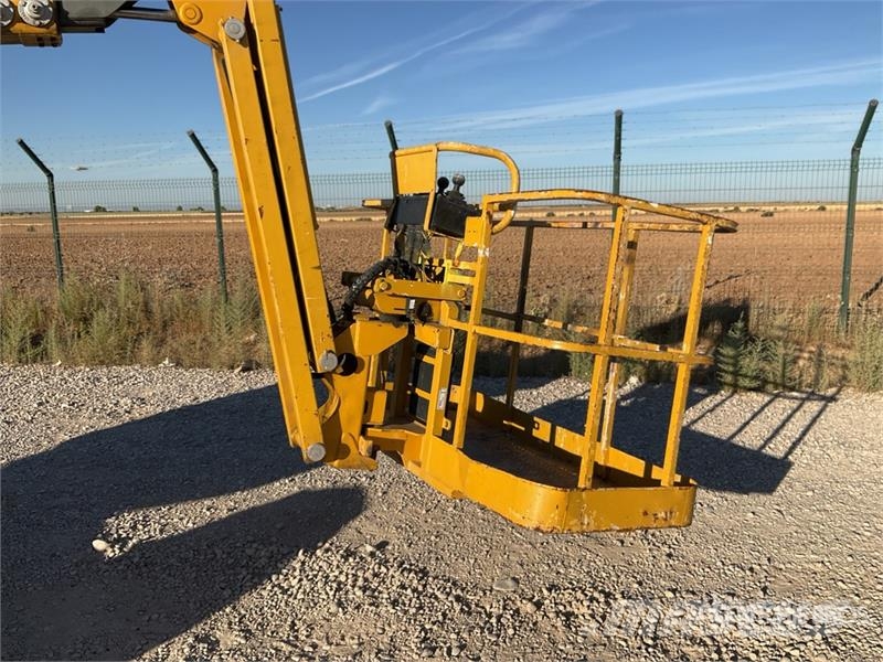 Haulotte HA16PXNT 4WD Diesel Articulating Boom Lift ブームリフト 屈伸型