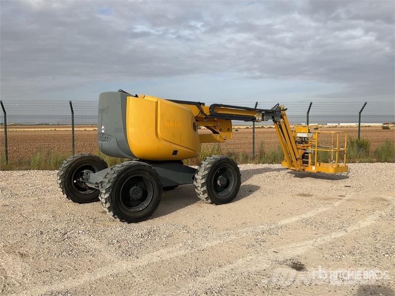 Haulotte HA16PXNT 4WD Diesel Articulating Boom Lift Bomlifte med knækarm