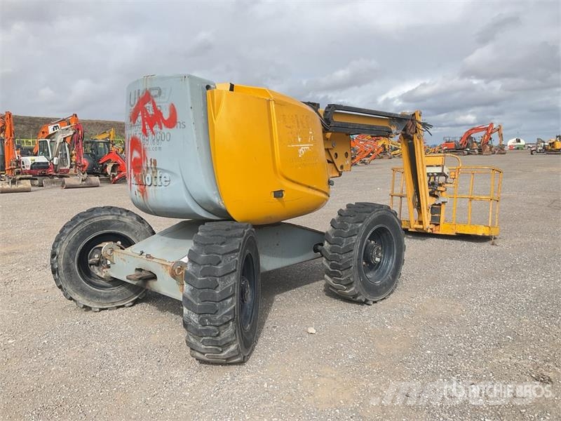Haulotte HA16PXNT 4WD Diesel Articulating Boom Lift (Inoper Elevadores braços articulados