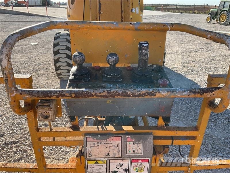 Haulotte HA16PXNT 4WD Diesel Articulating Boom Lift ブームリフト 屈伸型