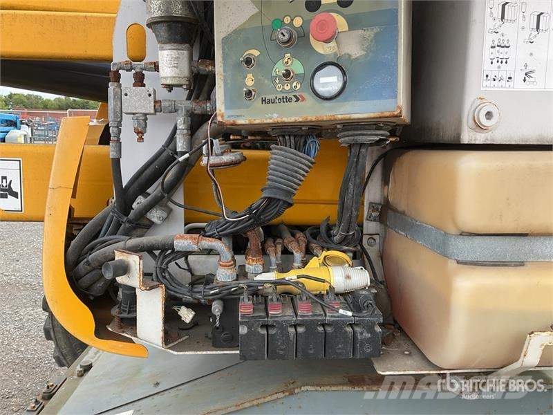 Haulotte HA16PXNT 4WD Diesel Articulating Boom Lift (Inoper Elevadores braços articulados
