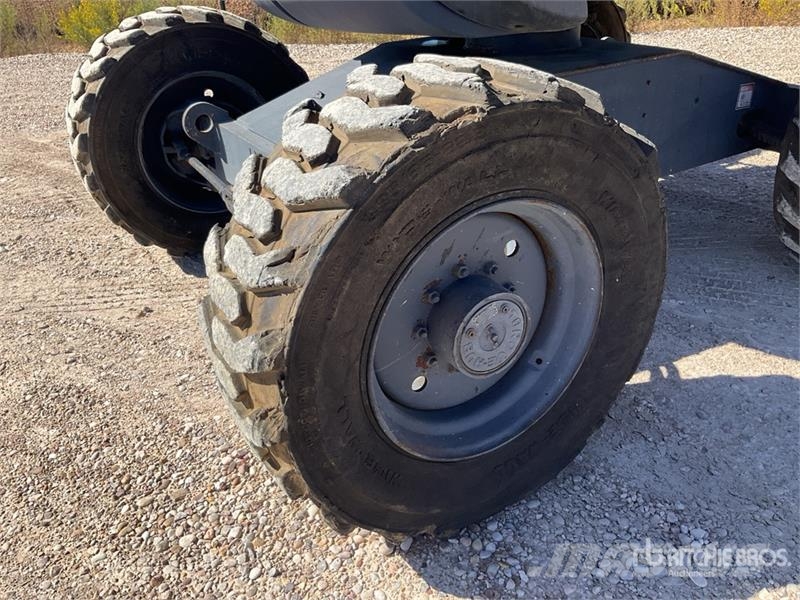 Haulotte HA16PXNT 4WD Diesel Articulating Boom Lift Bomlifte med knækarm