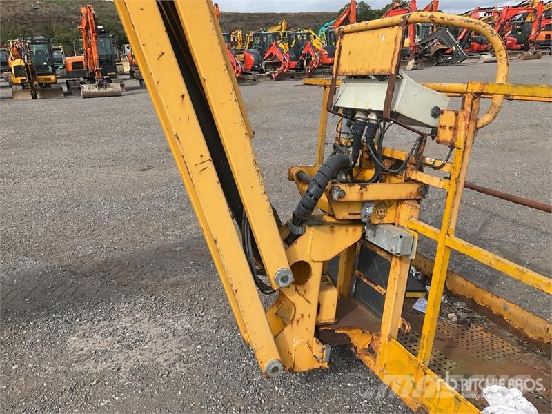 Haulotte HA16PXNT 4WD Diesel Articulating Boom Lift (Inoper Elevadores braços articulados