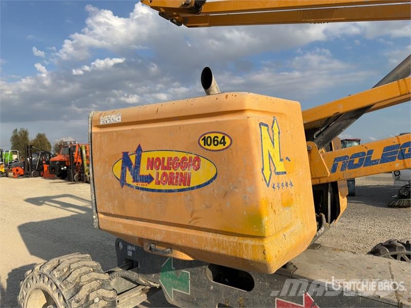Haulotte HA16RT Diesel Articulating Boom Lift Nacelles articulées