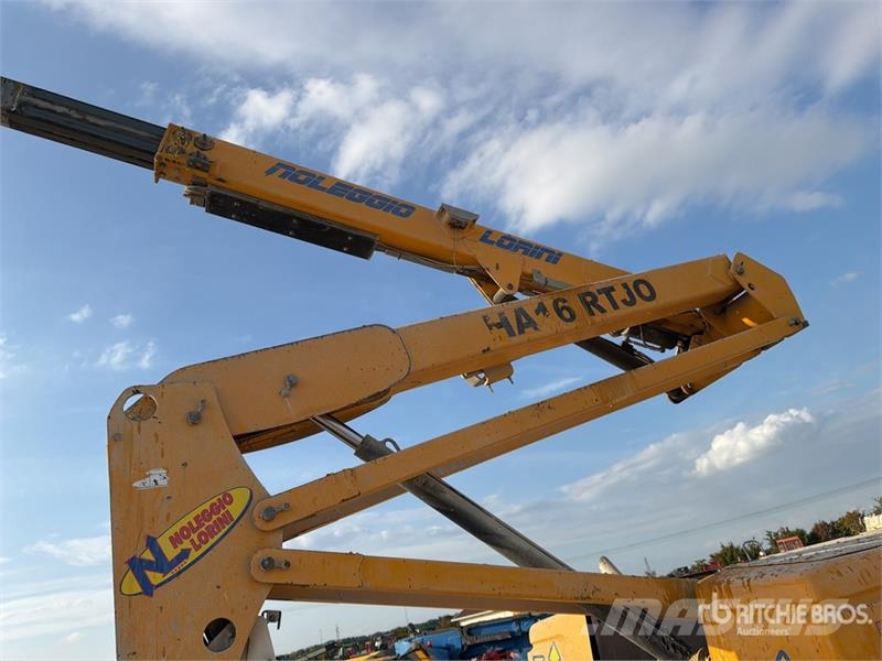 Haulotte HA16RT Diesel Articulating Boom Lift Nacelles articulées