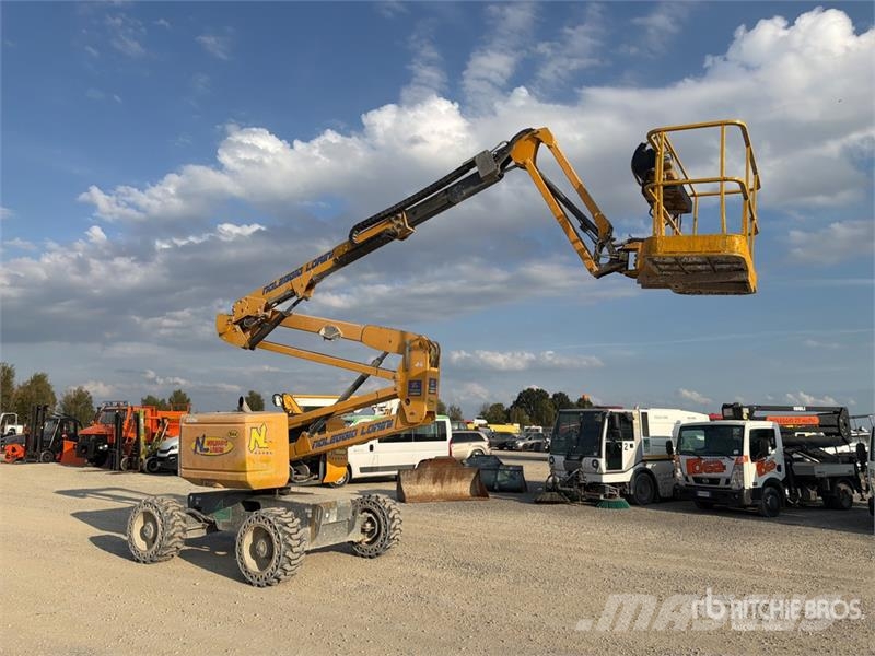 Haulotte HA16RT Diesel Articulating Boom Lift Nacelles articulées