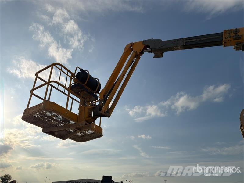 Haulotte HA16RT Diesel Articulating Boom Lift Nacelles articulées