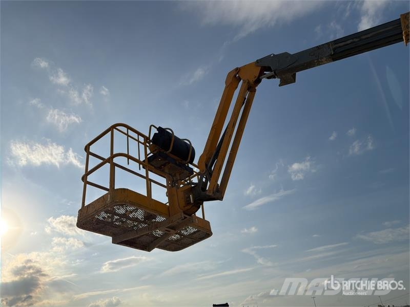 Haulotte HA16RT Diesel Articulating Boom Lift Nacelles articulées