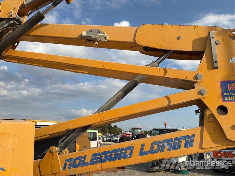 Haulotte HA16RT Diesel Articulating Boom Lift Nacelles articulées