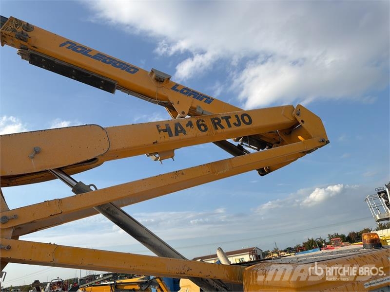 Haulotte HA16RT Diesel Articulating Boom Lift Nacelles articulées