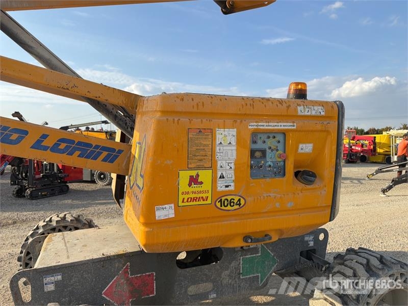 Haulotte HA16RT Diesel Articulating Boom Lift Nacelles articulées