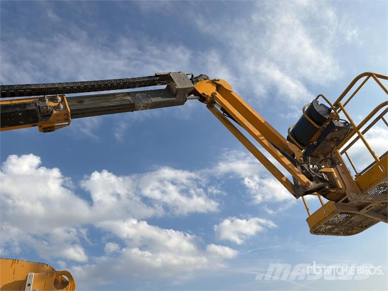 Haulotte HA16RT Diesel Articulating Boom Lift Nacelles articulées