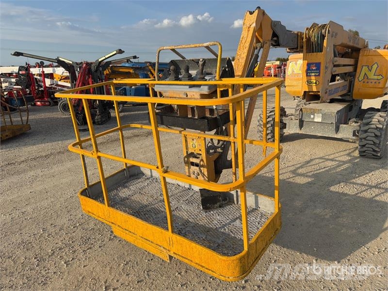 Haulotte HA16RT Diesel Articulating Boom Lift Nacelles articulées