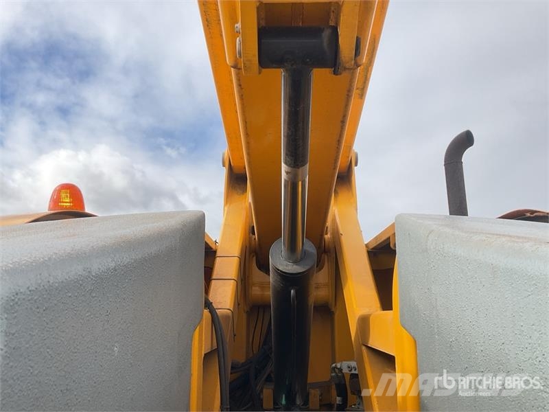 Haulotte HA260PX 4WD Diesel Articulating Boom Lift Articulated boom lifts