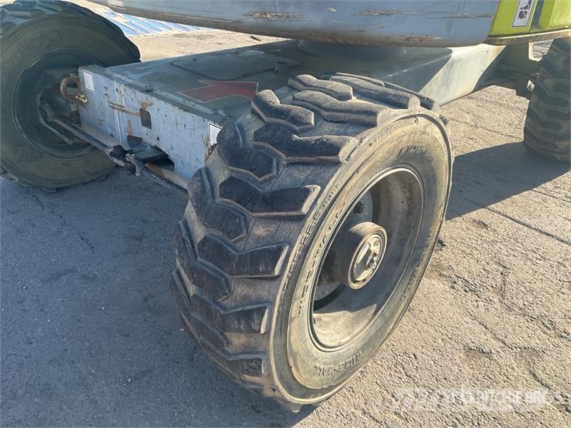 Haulotte HA260PX 4WD Diesel 4X4 Articulating Boom Lift Bomlifte med knækarm