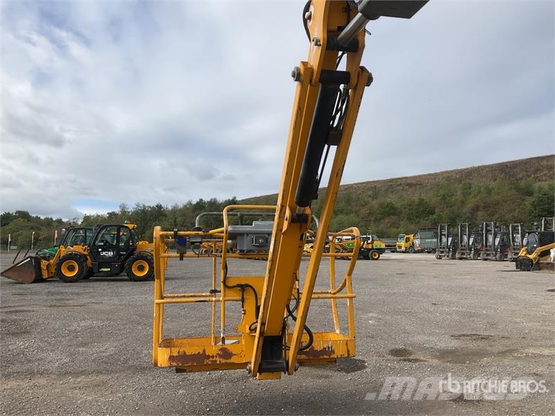 Haulotte HA260PX 4WD Diesel Articulating Boom Lift Articulated boom lifts