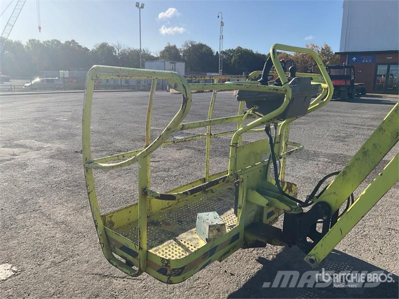 Haulotte HA260PX 4WD Diesel 4X4 Articulating Boom Lift Bomlifte med knækarm