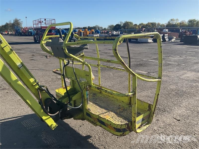Haulotte HA260PX 4WD Diesel 4X4 Articulating Boom Lift Bomlifte med knækarm