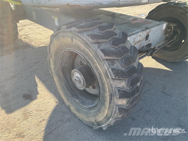 Haulotte HA260PX 4WD Diesel 4X4 Articulating Boom Lift Bomlifte med knækarm