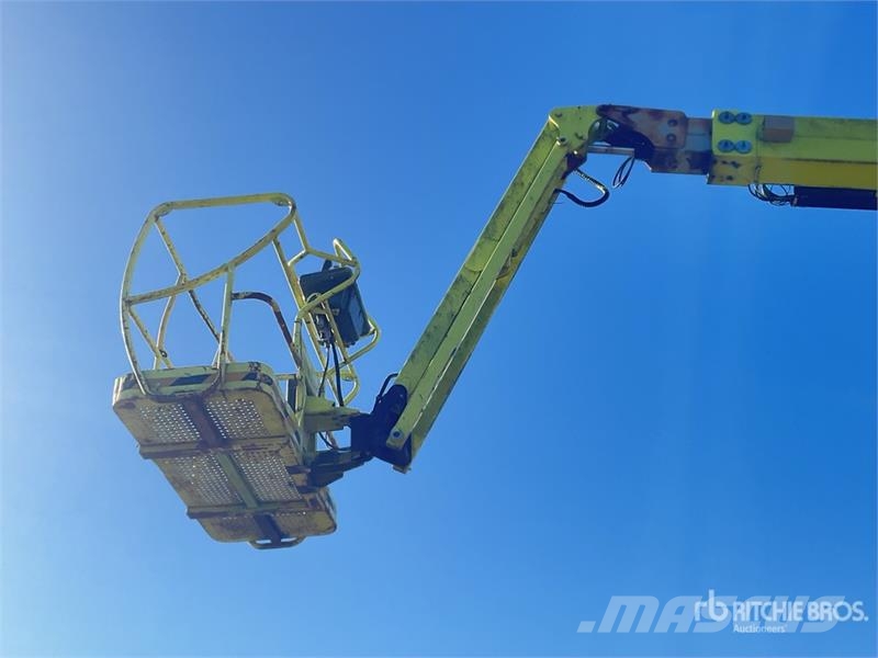 Haulotte HA260PX 4WD Diesel 4X4 Articulating Boom Lift Bomlifte med knækarm