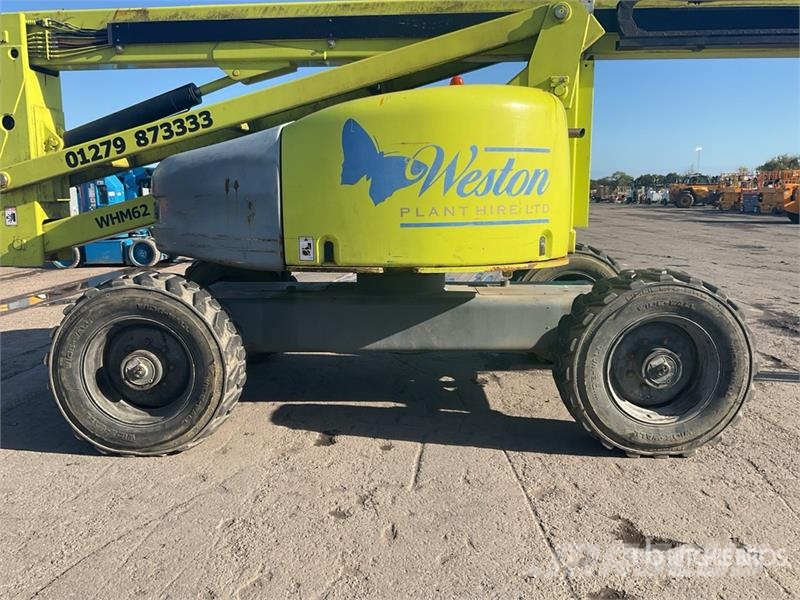 Haulotte HA260PX 4WD Diesel 4X4 Articulating Boom Lift Bomlifte med knækarm