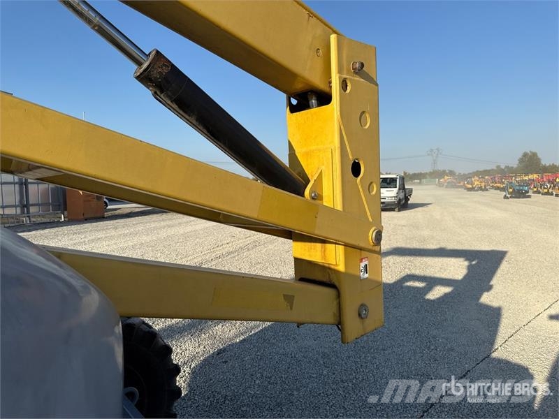 Haulotte HA26PX Articulating Boom Lift Karos emelők