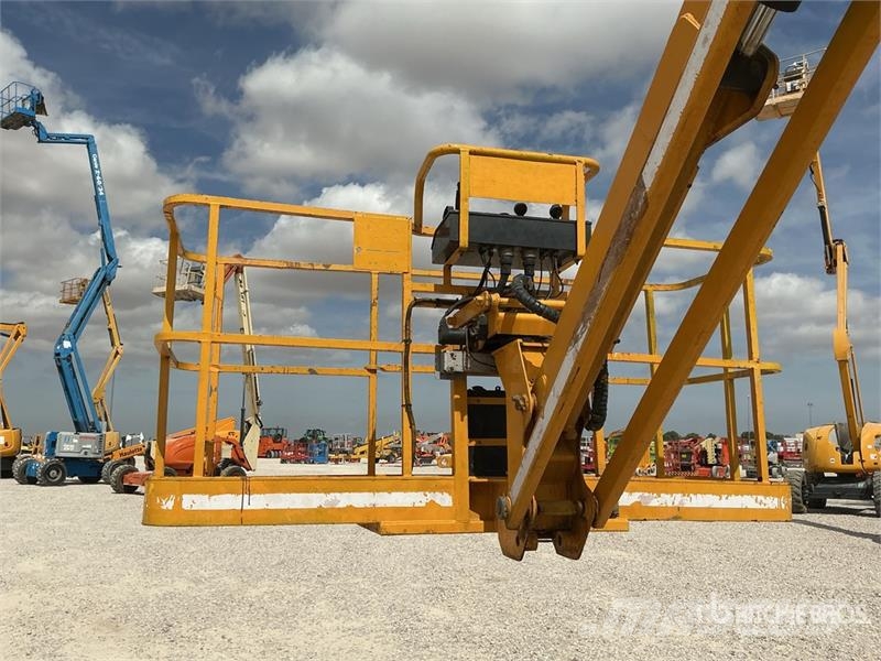 Haulotte HA32PX 4WD Diesel Articulating Boom Lift Knikarmhoogwerkers