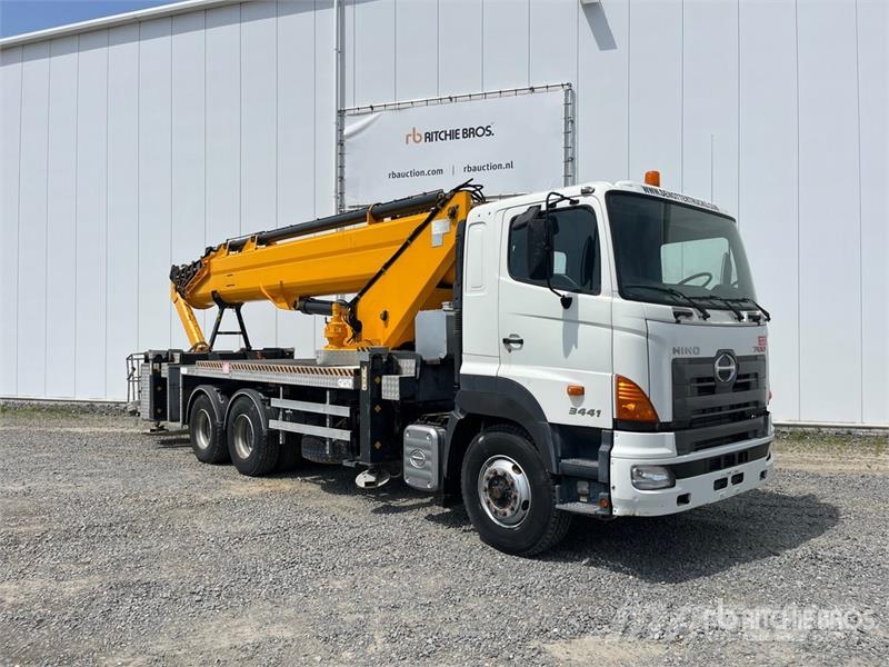 Hino Uzmanlar HTF45 45 m on  Hino 700 6x4 Bucket Truck Auto hoogwerkers