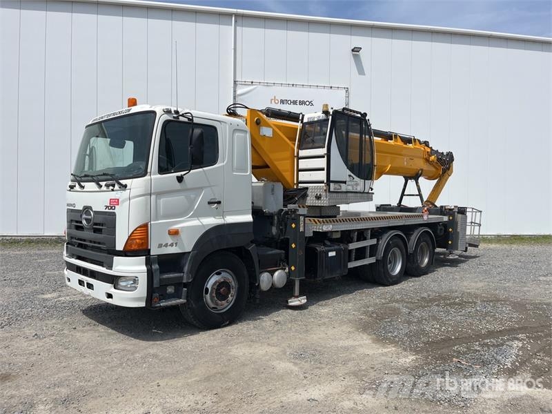 Hino Uzmanlar HTF45 45 m on  Hino 700 6x4 Bucket Truck Auto hoogwerkers