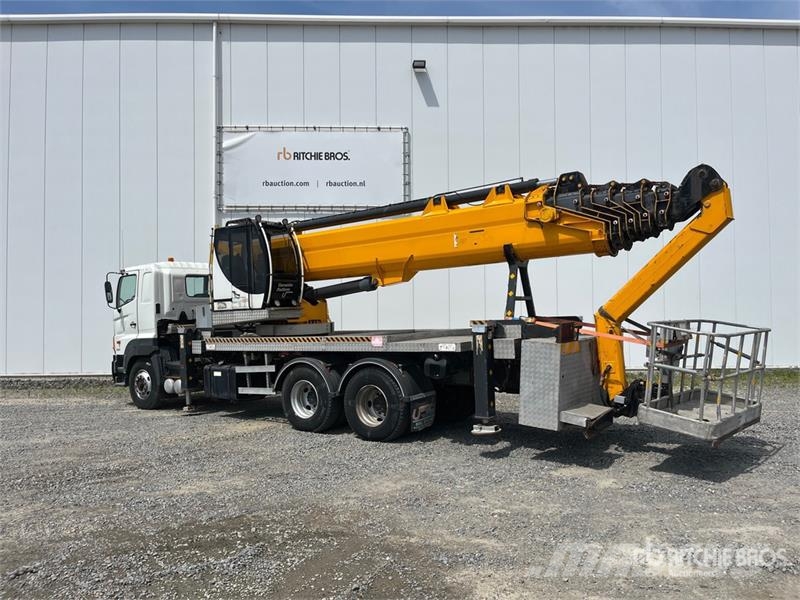 Hino Uzmanlar HTF45 45 m on  Hino 700 6x4 Bucket Truck Auto hoogwerkers