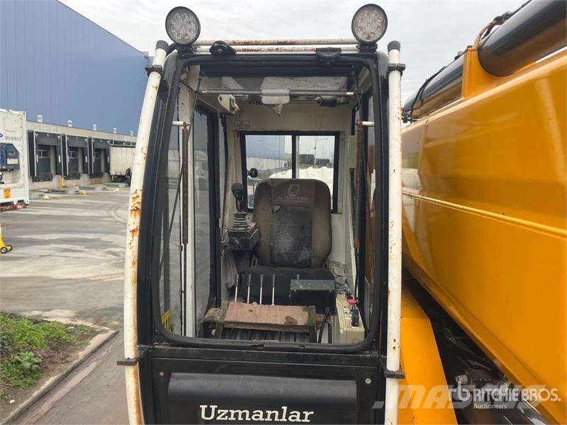 Hino Uzmanlar HTF45 45 m on  Hino 700 6x4 Bucket Truck Auto hoogwerkers
