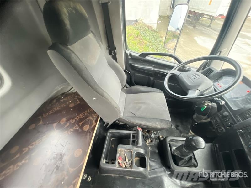 Hino Uzmanlar HTF45 45 m on  Hino 700 6x4 Bucket Truck Auto hoogwerkers
