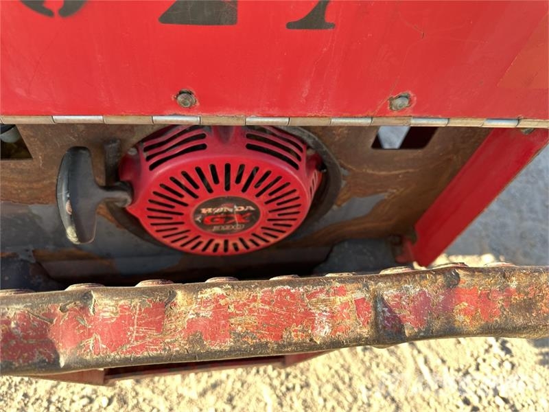 Hinowa HS1100 Stand-On Self-Loading Crawler Dumper Ne cestni demperji
