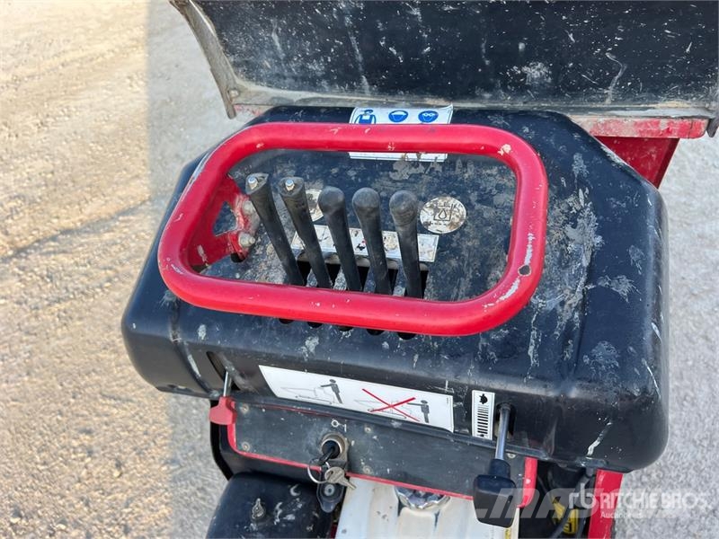 Hinowa HS701 Stand-On Self-Loading Crawler Concrete Buggy Zubehör