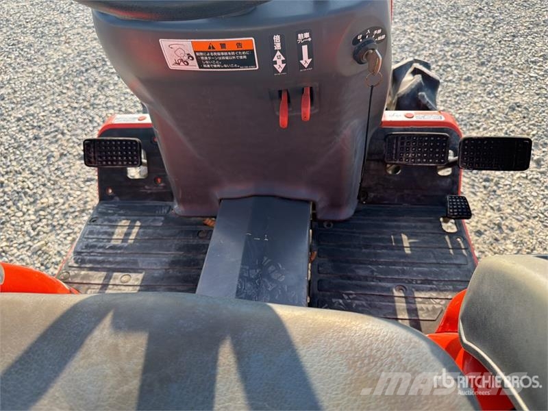 Hitachi CX-150 Mini 4WD Tractor الجرارات