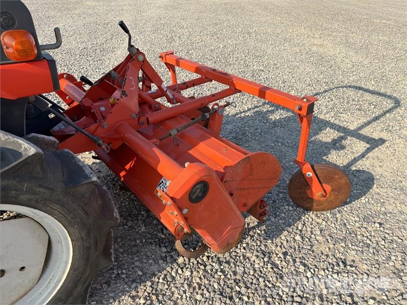 Hitachi CX-150 Mini 4WD Tractor الجرارات