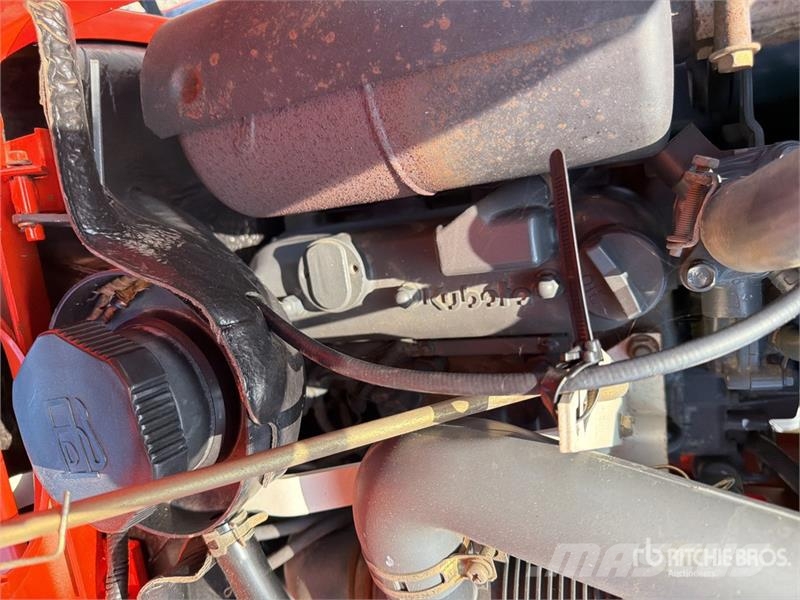 Hitachi CX-150 Mini 4WD Tractor الجرارات