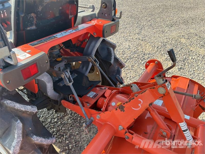 Hitachi CX-150 Mini 4WD Tractor الجرارات
