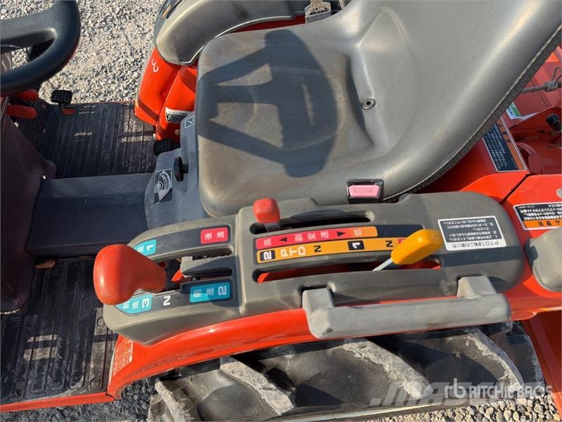 Hitachi CX-150 Mini 4WD Tractor الجرارات