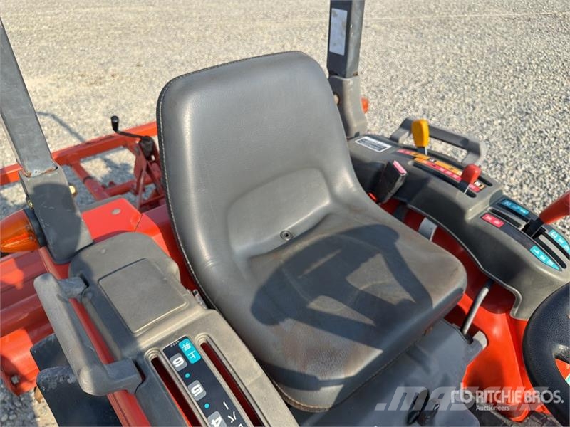 Hitachi CX-150 Mini 4WD Tractor الجرارات