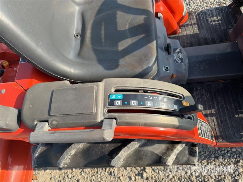 Hitachi CX-150 Mini 4WD Tractor الجرارات