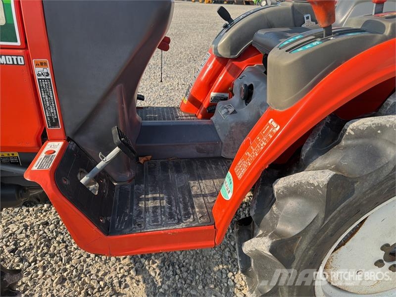 Hitachi CX-150 Mini 4WD Tractor الجرارات