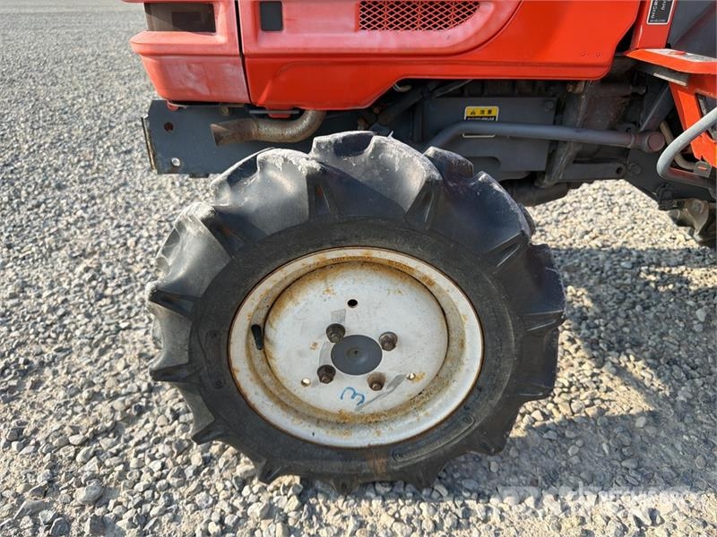 Hitachi CX-150 Mini 4WD Tractor الجرارات