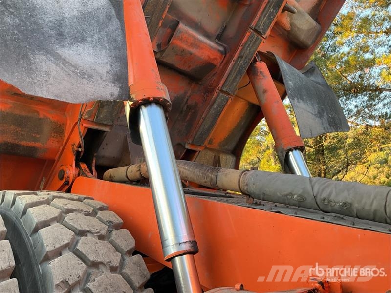 Hitachi EH1100-3 Дъмпери/моторни превозни средства