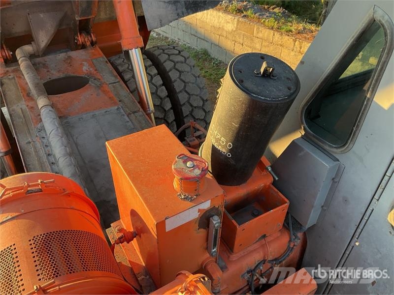 Hitachi EH1100-3 Дъмпери/моторни превозни средства
