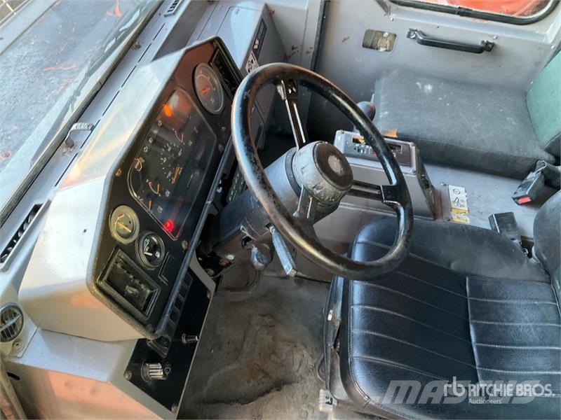 Hitachi EH1100-3 Дъмпери/моторни превозни средства