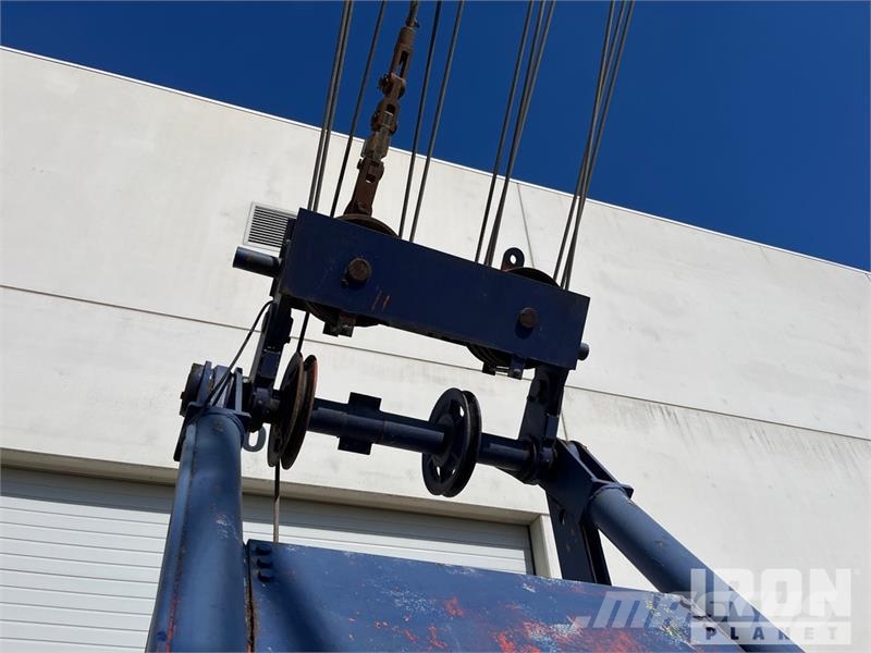 Hitachi KH180 50 ton Lattice-Boom Crawler Crane Derik kranovi