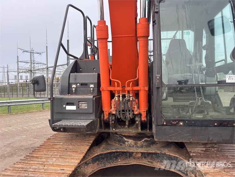 Hitachi ZX130LCN-6 Tracked Excavator Gravemaskiner på larvebånd